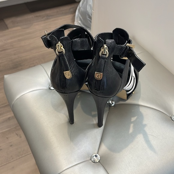 Guess 5’ Black-and-white high heels with zipper up the back - Picture 3 of 5